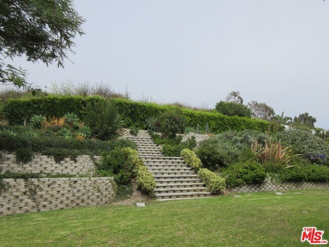 7012 Birdview Ave in Malibu, CA - Building Photo - Building Photo