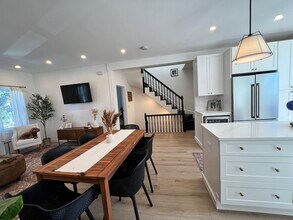 285 W 5th St, Unit 2 in Boston, MA - Building Photo - Building Photo