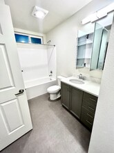 2330 Yakima Ct in Tacoma, WA - Building Photo - Building Photo
