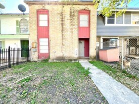 7042 Glen Mist in San Antonio, TX - Building Photo