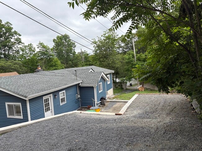 50 Orchard Trl in Monroe, NY - Foto de edificio - Building Photo