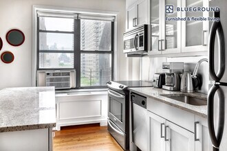 210 W 70th St in New York, NY - Building Photo - Building Photo