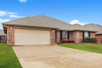 417 Pacific Crest Trail in Edmond, OK - Building Photo - Building Photo
