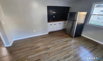 1610 Iranistan Ave in Bridgeport, CT - Building Photo