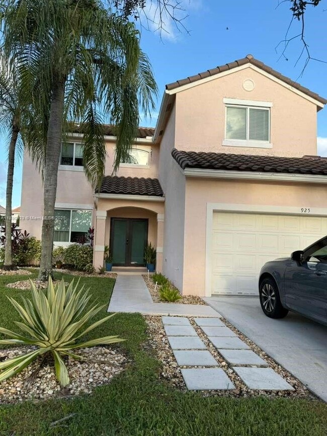 property at 925 Briar Ridge Rd