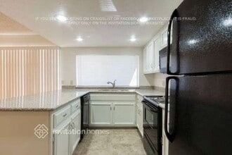 1129 E Hampton Cir in Mesa, AZ - Foto de edificio - Building Photo