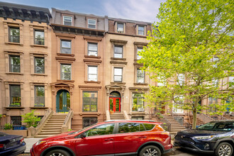 294 Saint James Pl in Brooklyn, NY - Foto de edificio - Building Photo