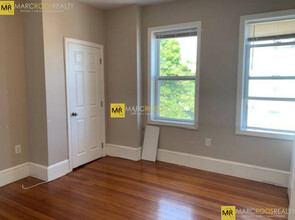 230 Maverick St, Unit 241-3 in Boston, MA - Building Photo - Building Photo