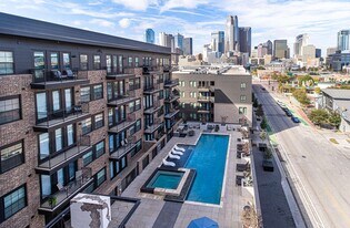 Cortland Farmers Market in Dallas, TX - Building Photo