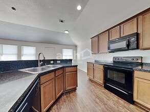 924 Mesa Vista Dr in Crowley, TX - Foto de edificio - Building Photo