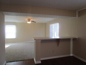 1518 Bluestem Dr in Greenwood, IN - Foto de edificio - Building Photo