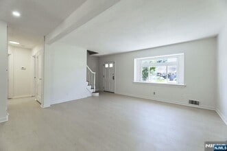 19 15th St in Fair Lawn, NJ - Building Photo - Building Photo