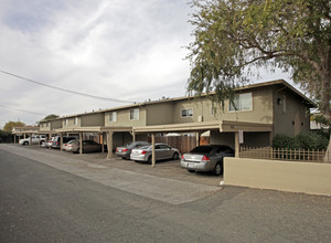 Heartwood Townhomes in Vallejo, CA - Foto de edificio - Building Photo