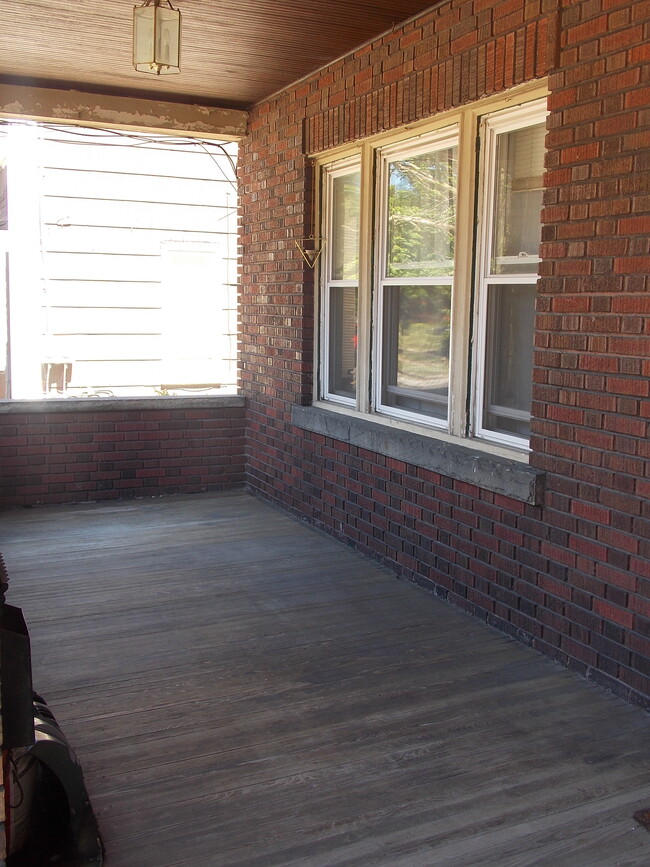 819 Cherry St, Unit 819 Cherry St. in Erie, PA - Foto de edificio - Building Photo