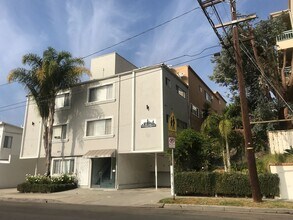 11865 Rochester Ave in Los Angeles, CA - Building Photo - Building Photo