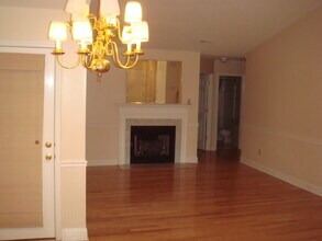 103 Duchess Ln in Chapel Hill, NC - Building Photo - Building Photo