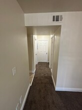 834 1/2 E 77th St in Los Angeles, CA - Building Photo - Building Photo