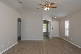 8501 Quarter Horse Dr in Riverview, FL - Foto de edificio - Building Photo