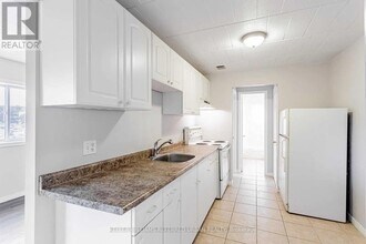 303 Frontenac Ave in Oshawa, ON - Building Photo - Building Photo