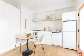 3613 1/4 Bellevue Ave in Los Angeles, CA - Building Photo - Building Photo