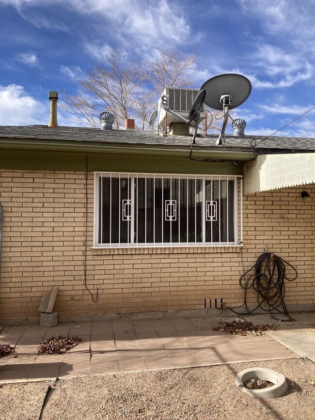 712 Cagua Dr NE in Albuquerque, NM - Building Photo - Building Photo