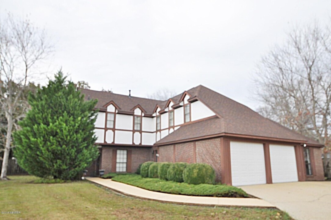 1795 Dunwoody Dr in Tupelo, MS - Foto de edificio