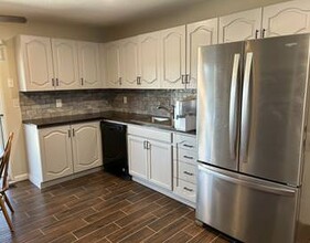8 Parkrose Ct in Ballwin, MO - Building Photo - Building Photo