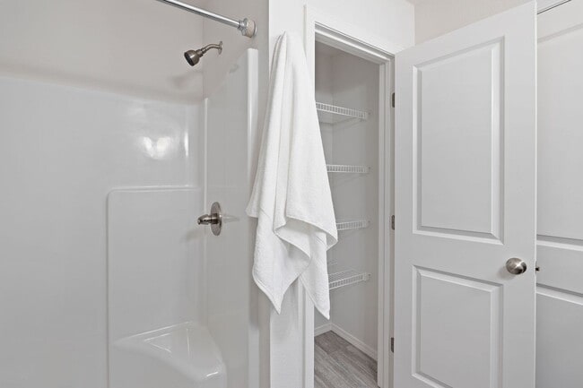 114 Pin Oak Dr in Aurora, MO - Building Photo - Building Photo