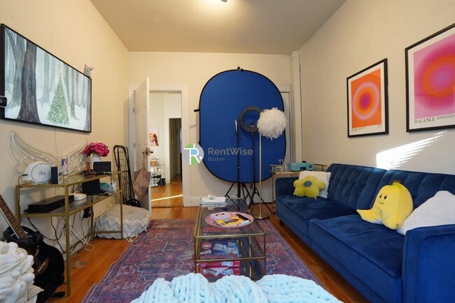 72 Gardner St, Unit B2 in Boston, MA - Building Photo - Building Photo