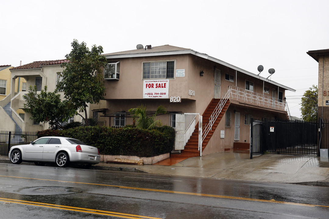 820 W Imperial Hwy in Los Angeles, CA - Building Photo