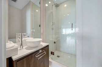 480 NE 31st St, Unit 1402 in Miami, FL - Building Photo - Building Photo
