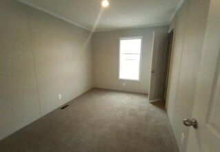 500 Elmwood Ln in Columbus, MI - Foto de edificio - Building Photo