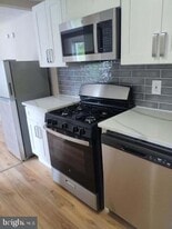 100 E Holly in Oaklyn, NJ - Building Photo