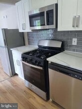 100 E Holly-Unit -2M in Oaklyn, NJ - Foto de edificio - Building Photo