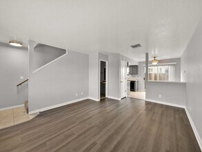 Heather Ridge Apartments in Redding, CA - Foto de edificio - Building Photo