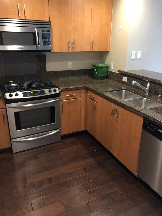 438 W Grand Ave-Unit -716 in Oakland, CA - Foto de edificio - Building Photo