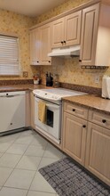 1426 Park Shore Cir, Unit 1 in Ft. Myers, FL - Foto de edificio - Building Photo