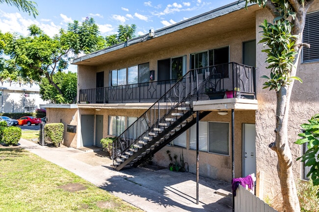 134 E. Wakefield Ave. in Anaheim, CA - Building Photo - Building Photo