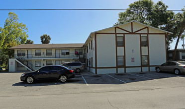 Cambridge Apartments in Daytona Beach, FL - Building Photo - Primary Photo