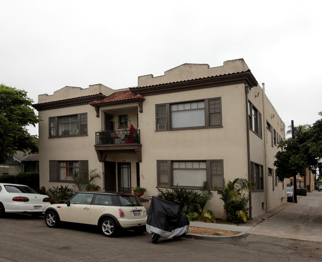 1900 E Florida St in Long Beach, CA - Foto de edificio - Building Photo