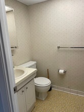 5353 Columbia Pike, Unit 312 in Arlington, VA - Foto de edificio - Building Photo