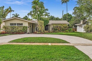 2114 N 44th Ave in Hollywood, FL - Building Photo