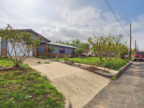 701 Henrietta St in Fredericksburg, TX - Building Photo - Building Photo
