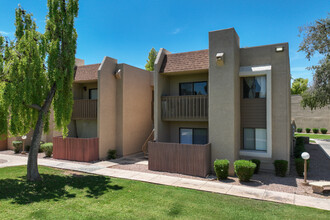 Desert Meadows in Phoenix, AZ - Foto de edificio - Building Photo