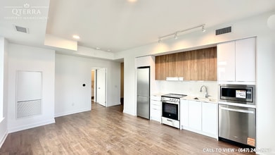5105 Hurontario St in Mississauga, ON - Building Photo - Building Photo