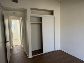 1115 W Avenue H6 in Lancaster, CA - Foto de edificio - Building Photo