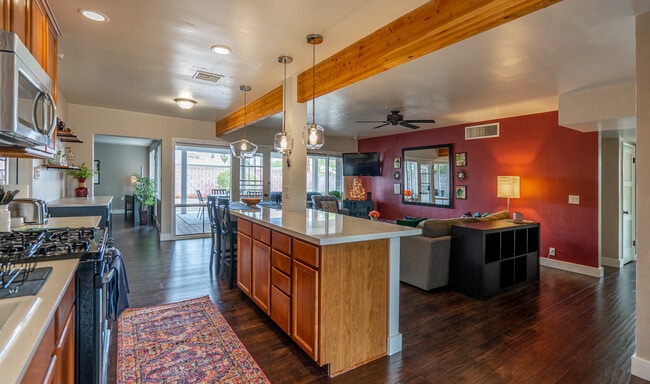 property at 836 W Mitchell Dr
