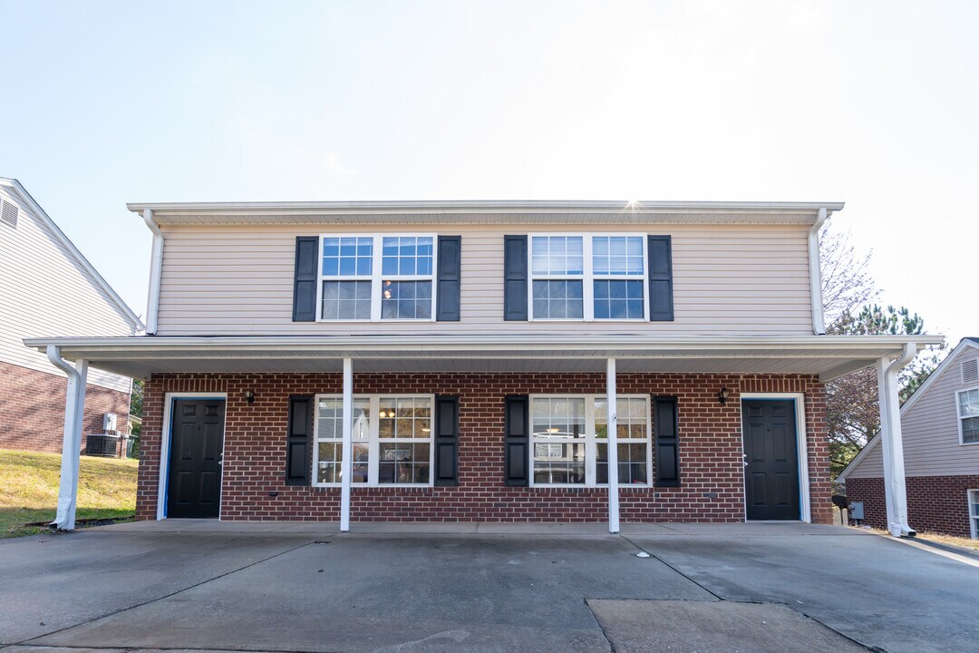 225 Springfield Cir in Easley, SC - Building Photo