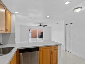 1790 W 58th St in Hialeah, FL - Foto de edificio - Building Photo