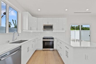 12003 Cantara St in Los Angeles, CA - Building Photo - Building Photo